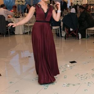 Catherine Deane - Lace-trimmed plissé-satin gown